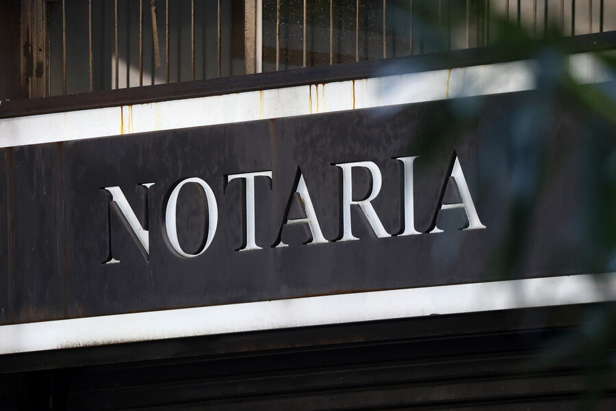 Frontis de una notaría