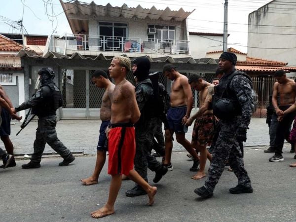 Detenidos tras operativo policial en favelas de Brasil
