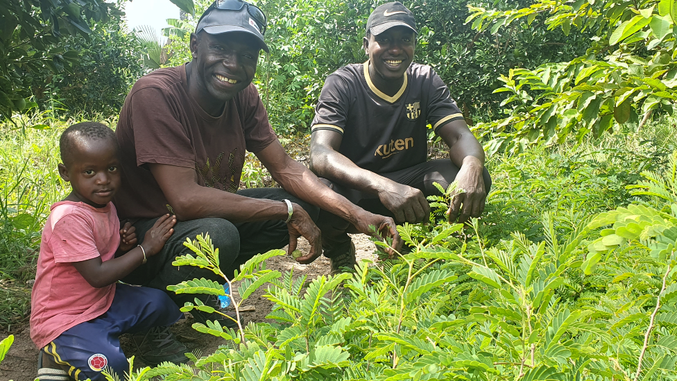 Adama Diémé en un bosque