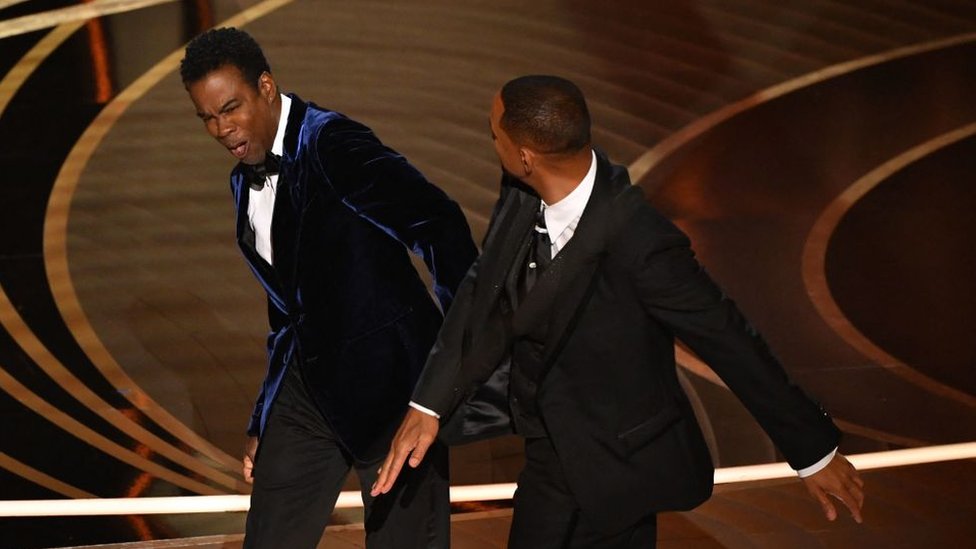 Will Smith bofetea a Chris Rock