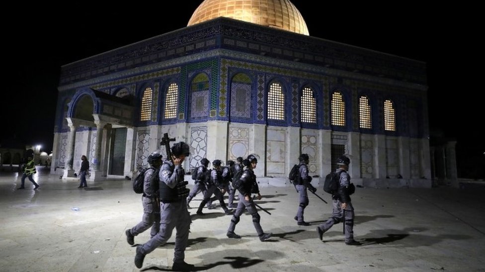 Encuentro entre policías israelíes y manifestantes palestinos