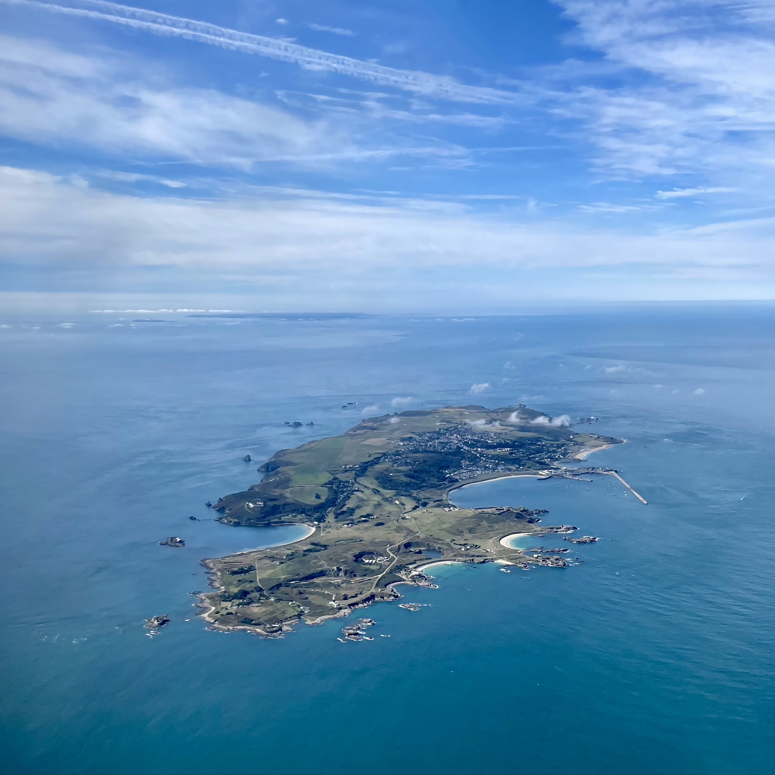 Vista aérea de la isla de Alderney.