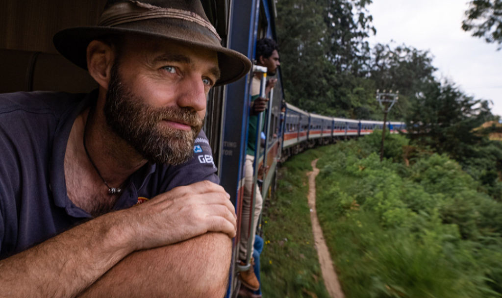 Thor Pedersen en un tren