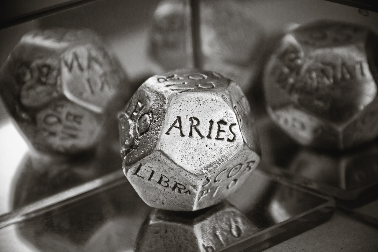 Aries. Dado con Aries. Signos zodiacales. 