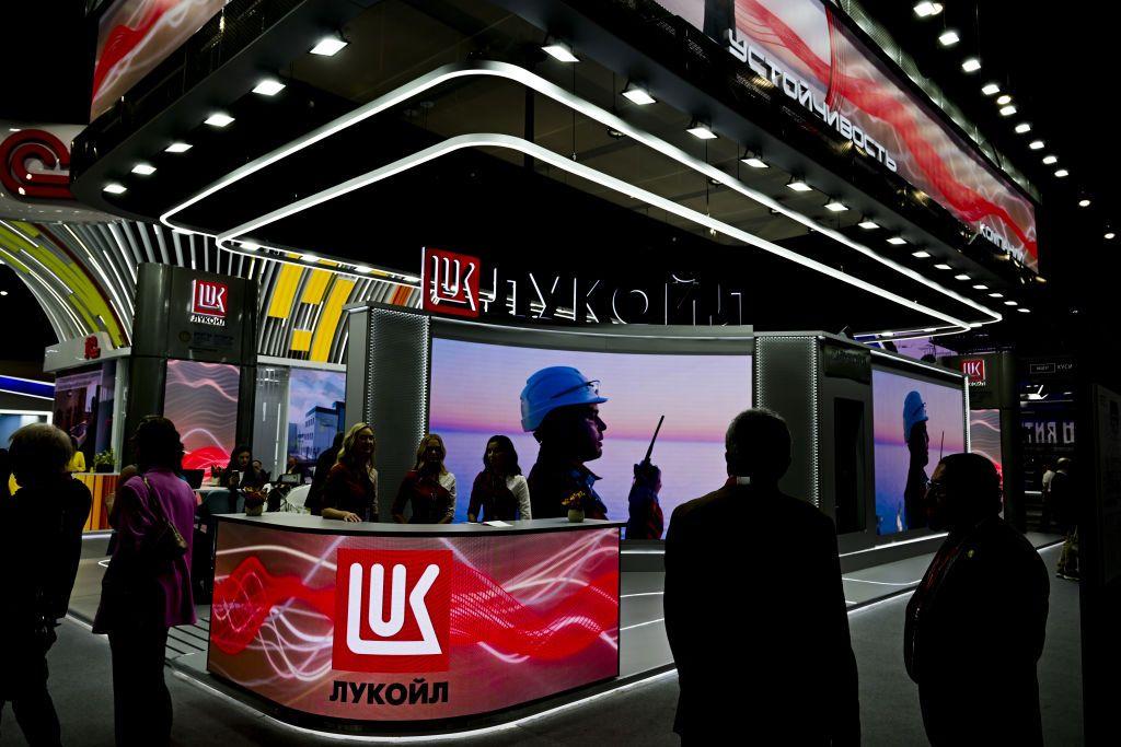 El stand de Lukoil en el 27º Foro Económico Internacional de San Petersburgo (SPIEF).