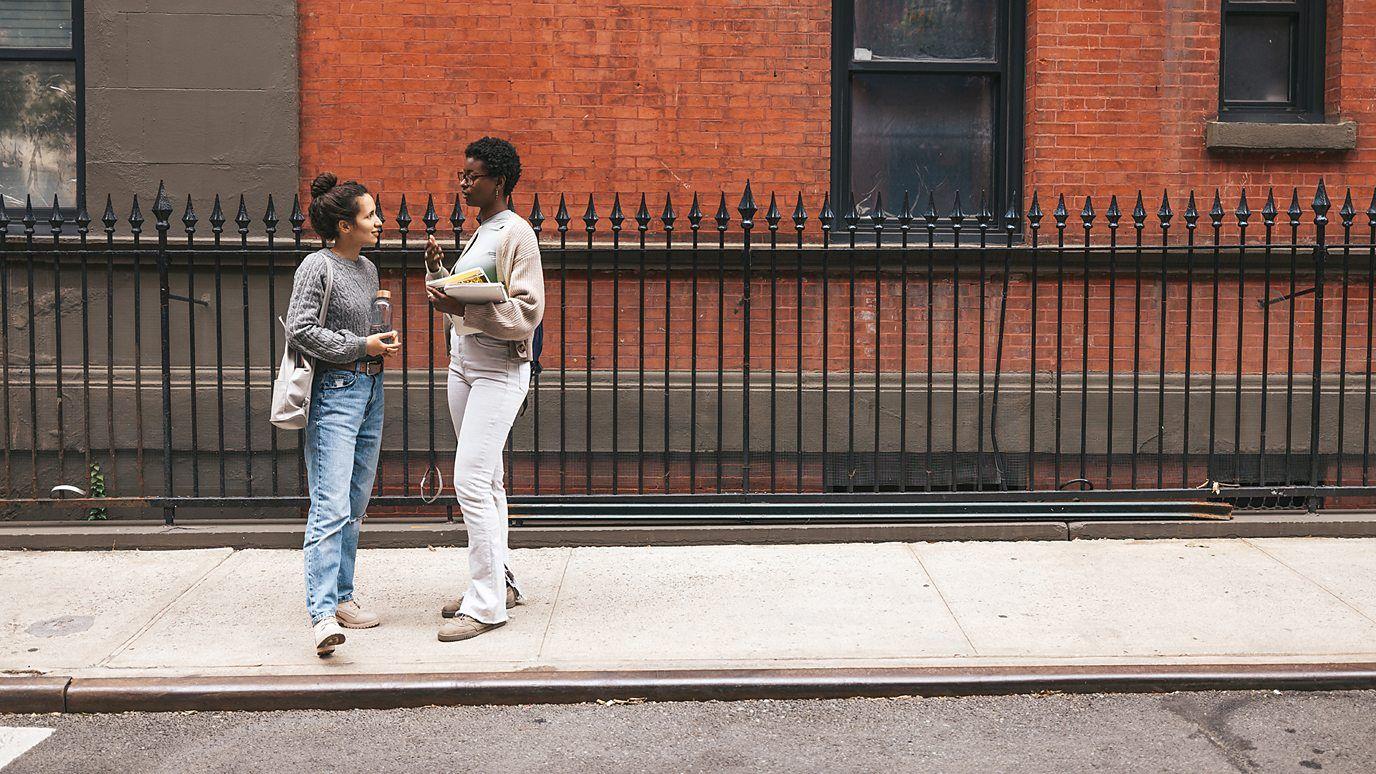 Dos mujeres en la calle