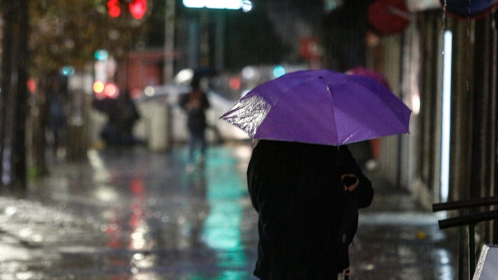 Lluvia en Santiago. Sistema frontal.