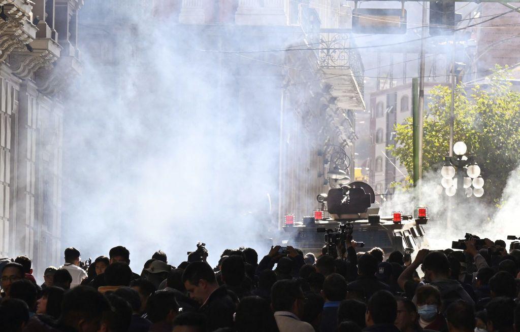 Militares bloqueando el acceso a la plaza Murillo.