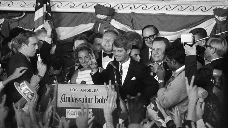 Robert Kennedy en el hotel Ambassador de Los Ángeles