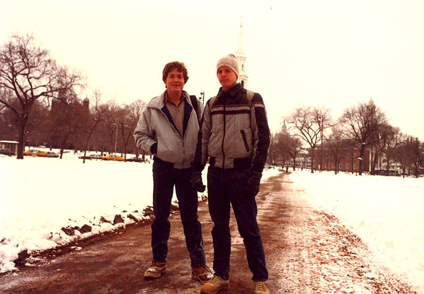 Steve y Scott Johnson en la universidad de Yale en 1986.