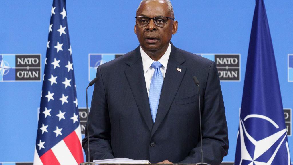 El secretario de Defensa de Estados Unidos, Lloyd Austin, habla durante una conferencia de prensa en la sede de la OTAN en Bruselas