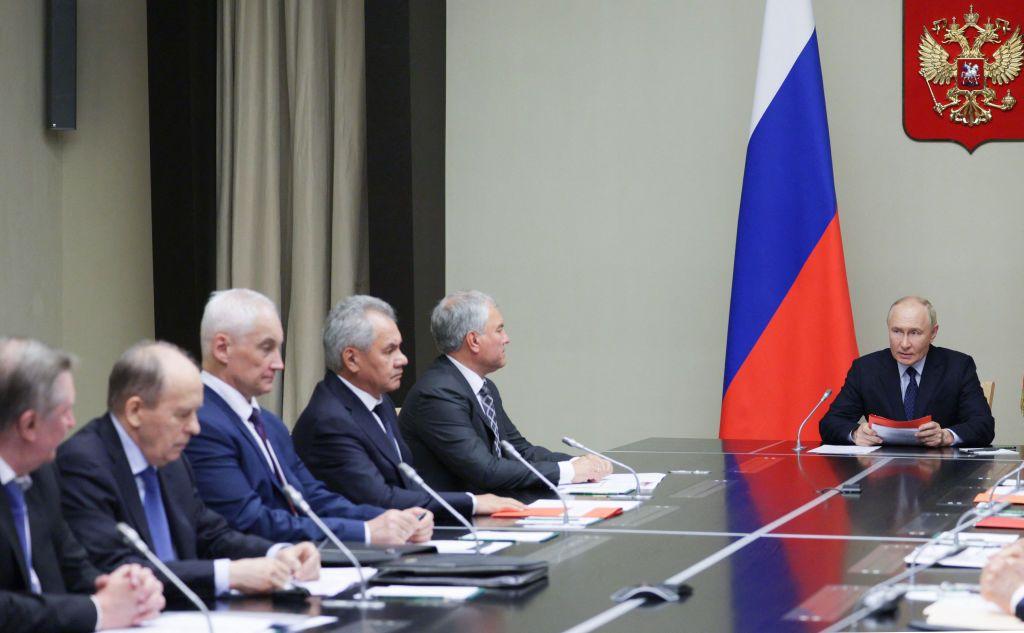 Vladimir Putin en una reunión con autoridades rusas