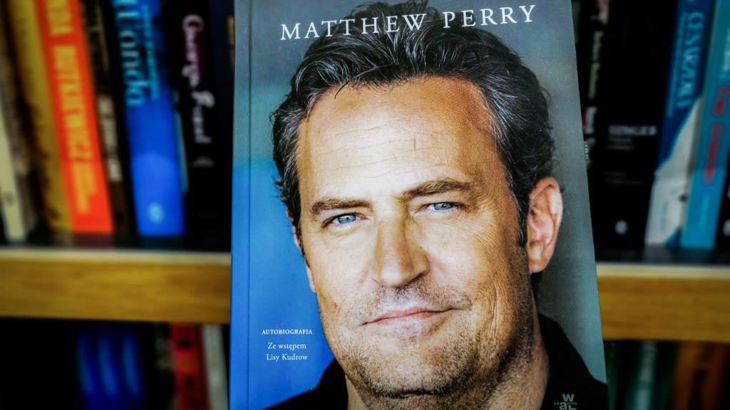 Libro autobiográfico de Matthew Perry