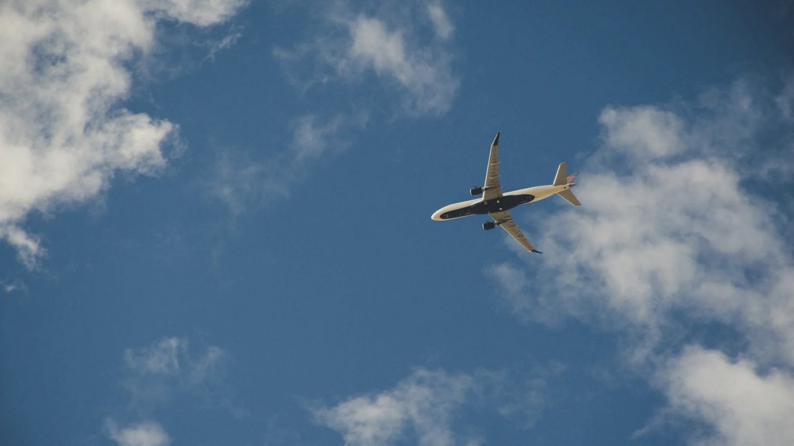 Avión en el aire.