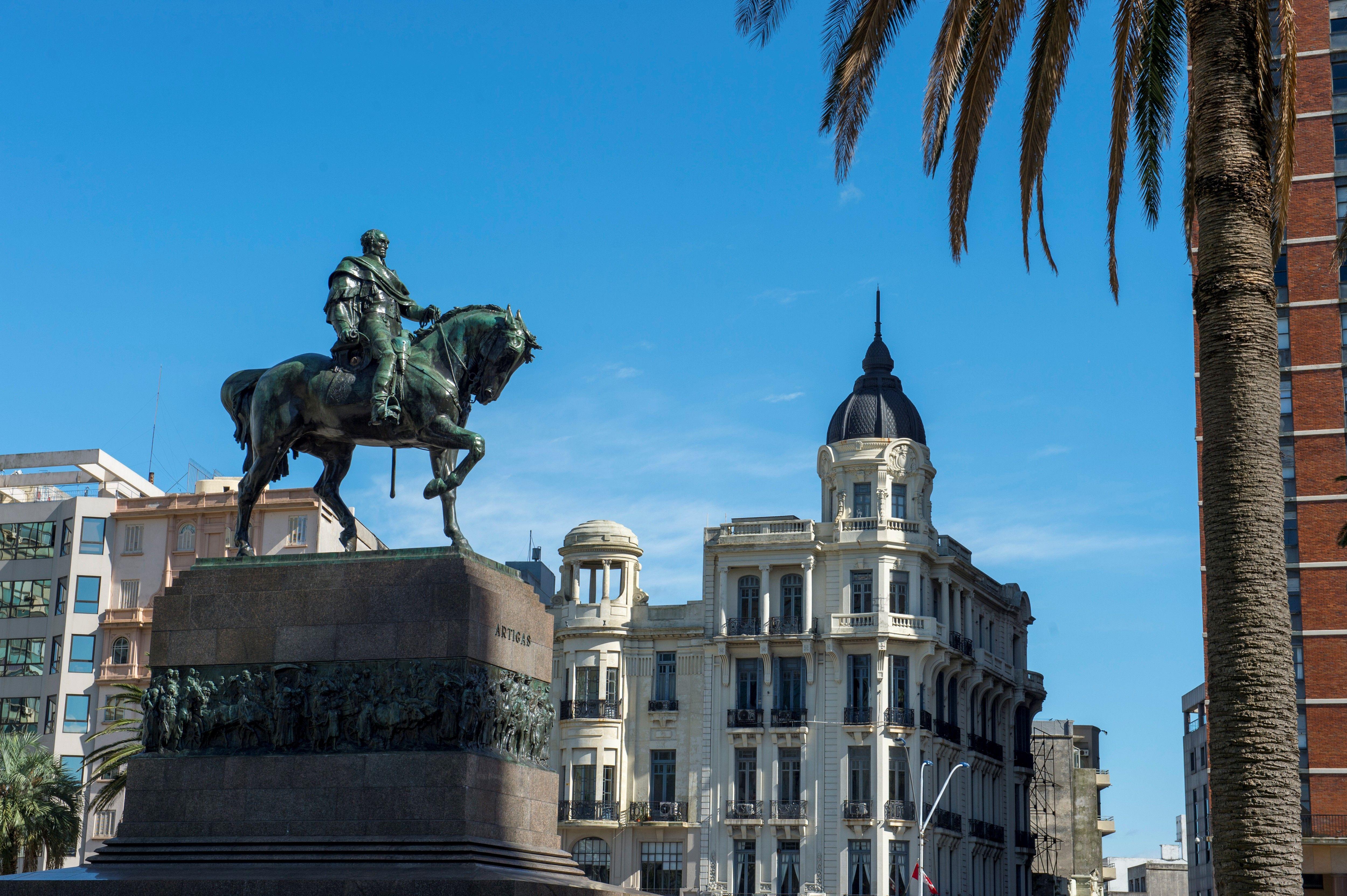 Estatua de Artigas en Montevideo