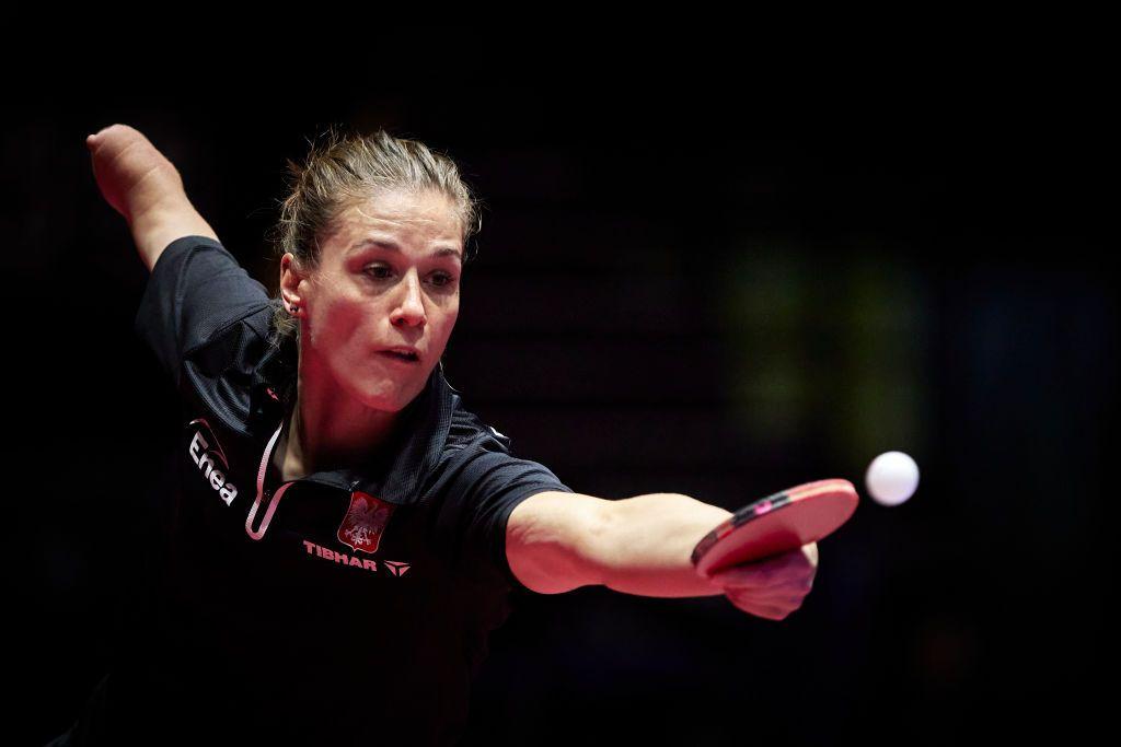 Natalia Partyka de polonia en un partido de tenis de mesa.