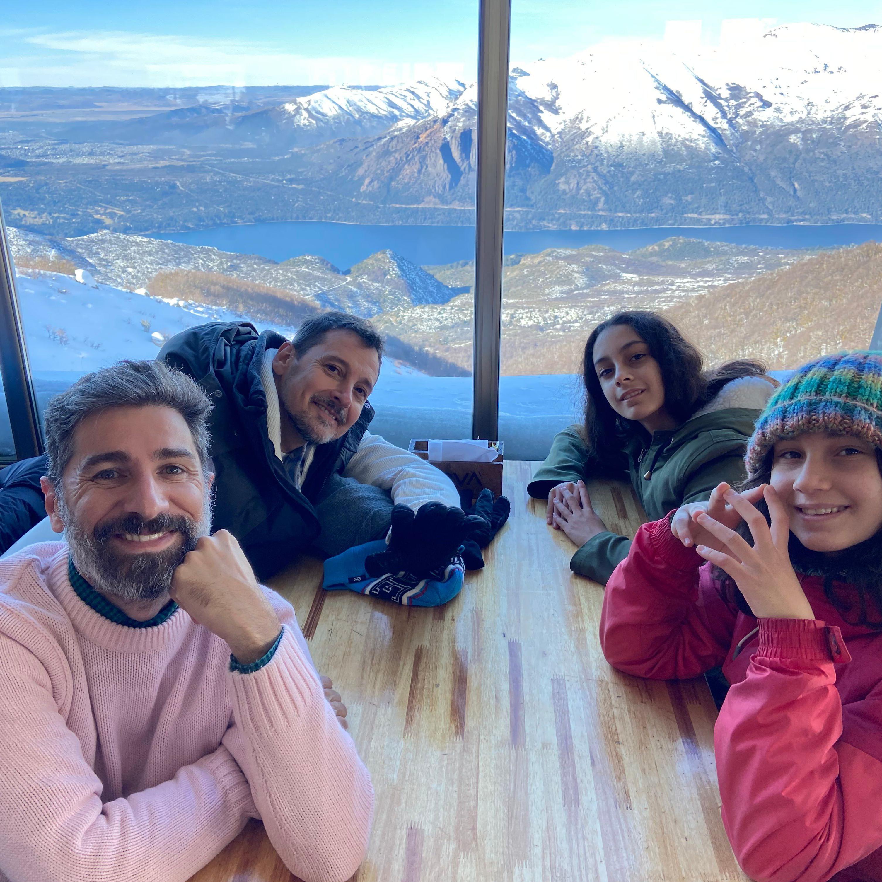 Franco, Sergio y sus hijas Ariadna y Cristal