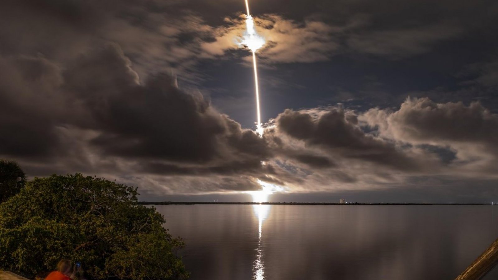 El cohete Polaris, de SpaceX, despegando en Florida