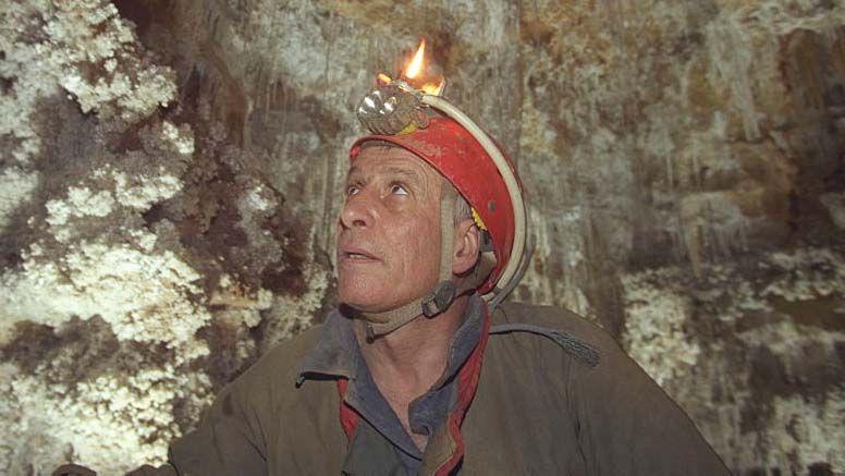 Michel Siffre en una cueva