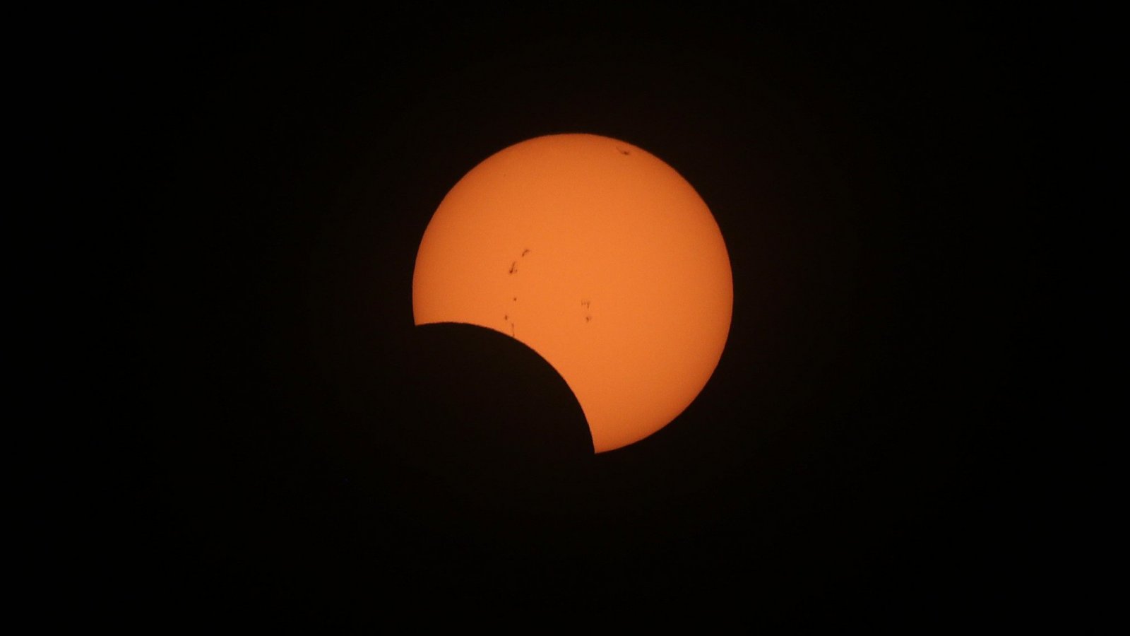 Eclipse solar anular del 2 de octubre.