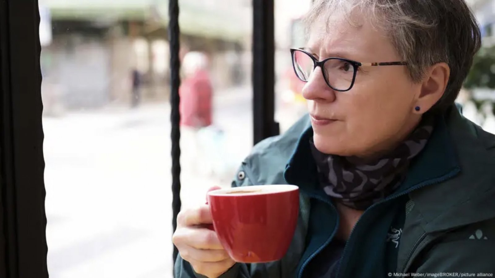 Una taza de café al día podría estar contribuyendo a la salud cerebral a largo plazo.