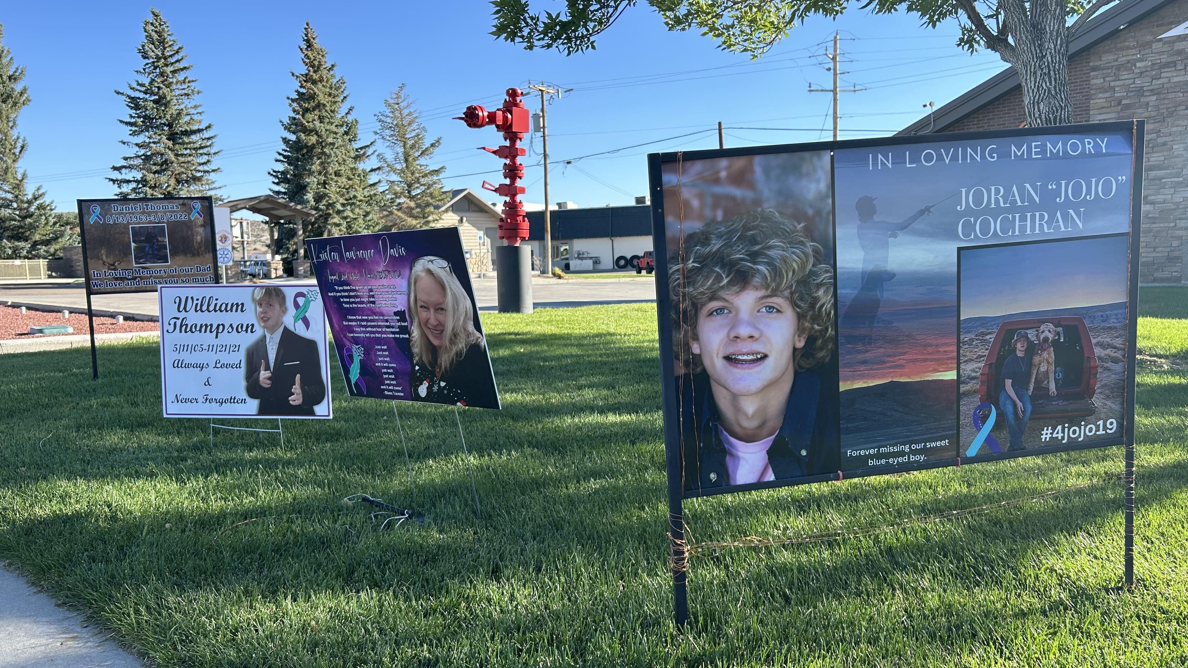 Memorial de personas que se suicidaron en Rock Springs, Wyoming.