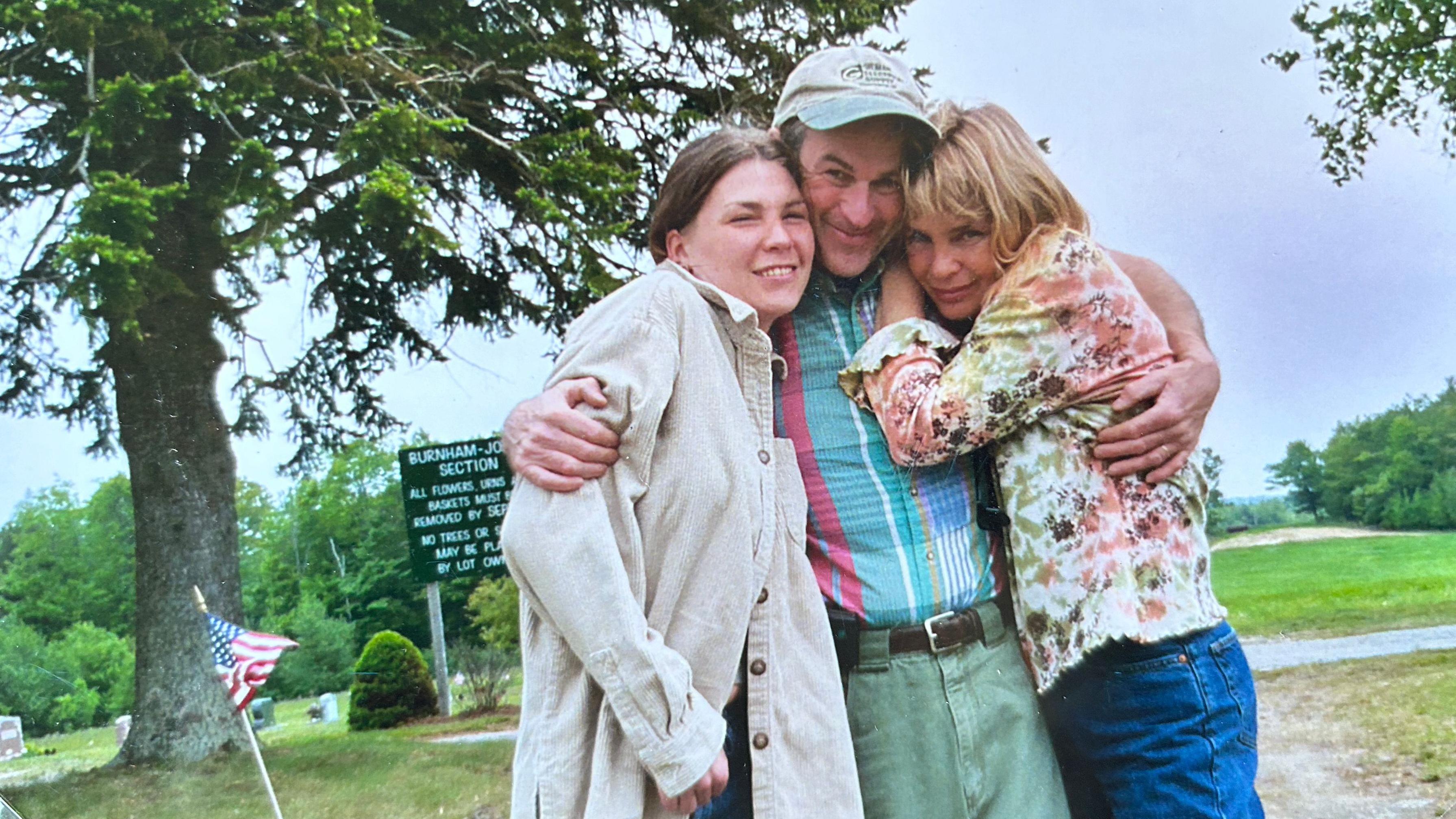 Jim, junto a Kate y Ruth, en una foto de su álbum familiar.