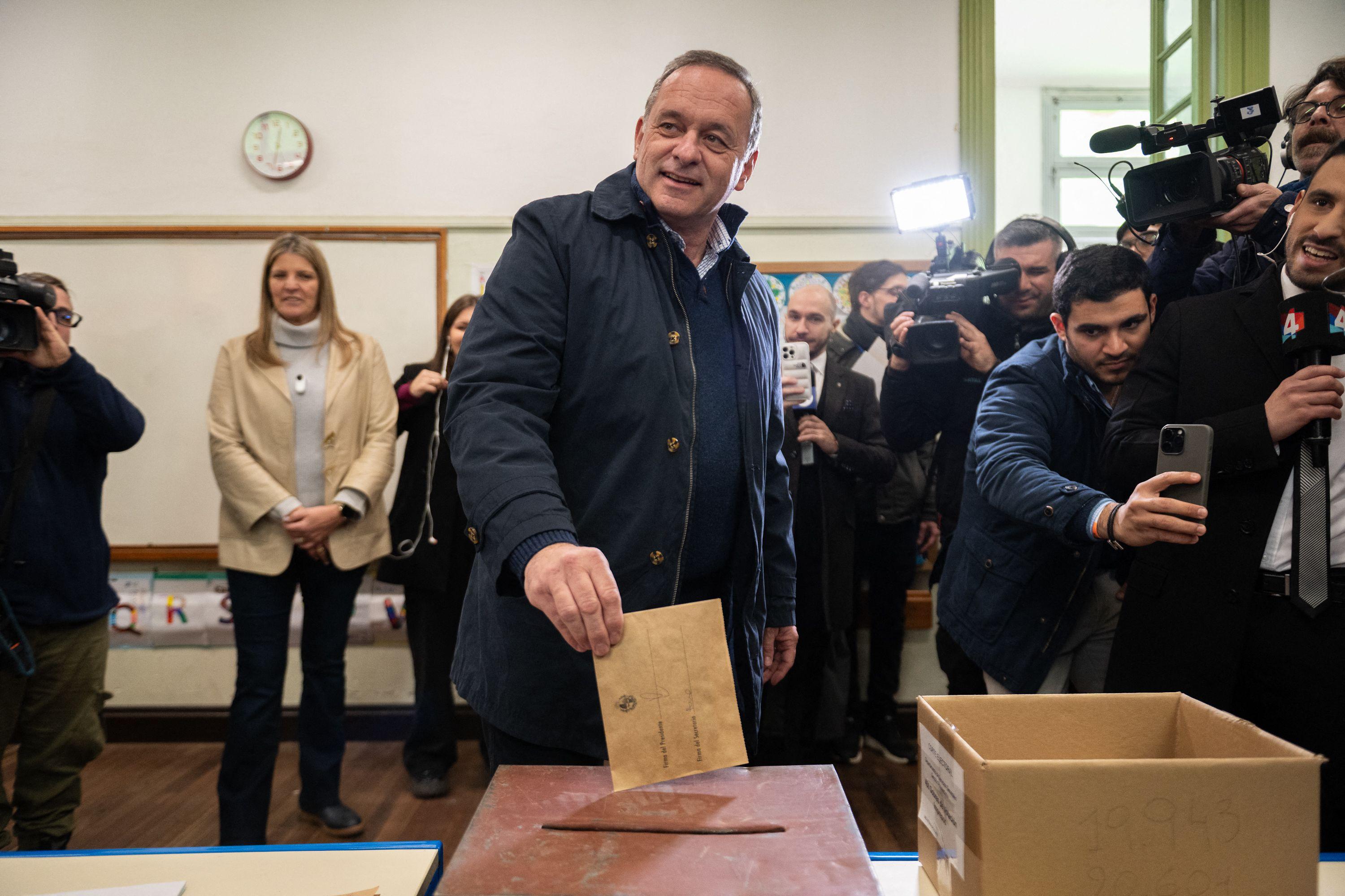 Álvaro Delgado votando