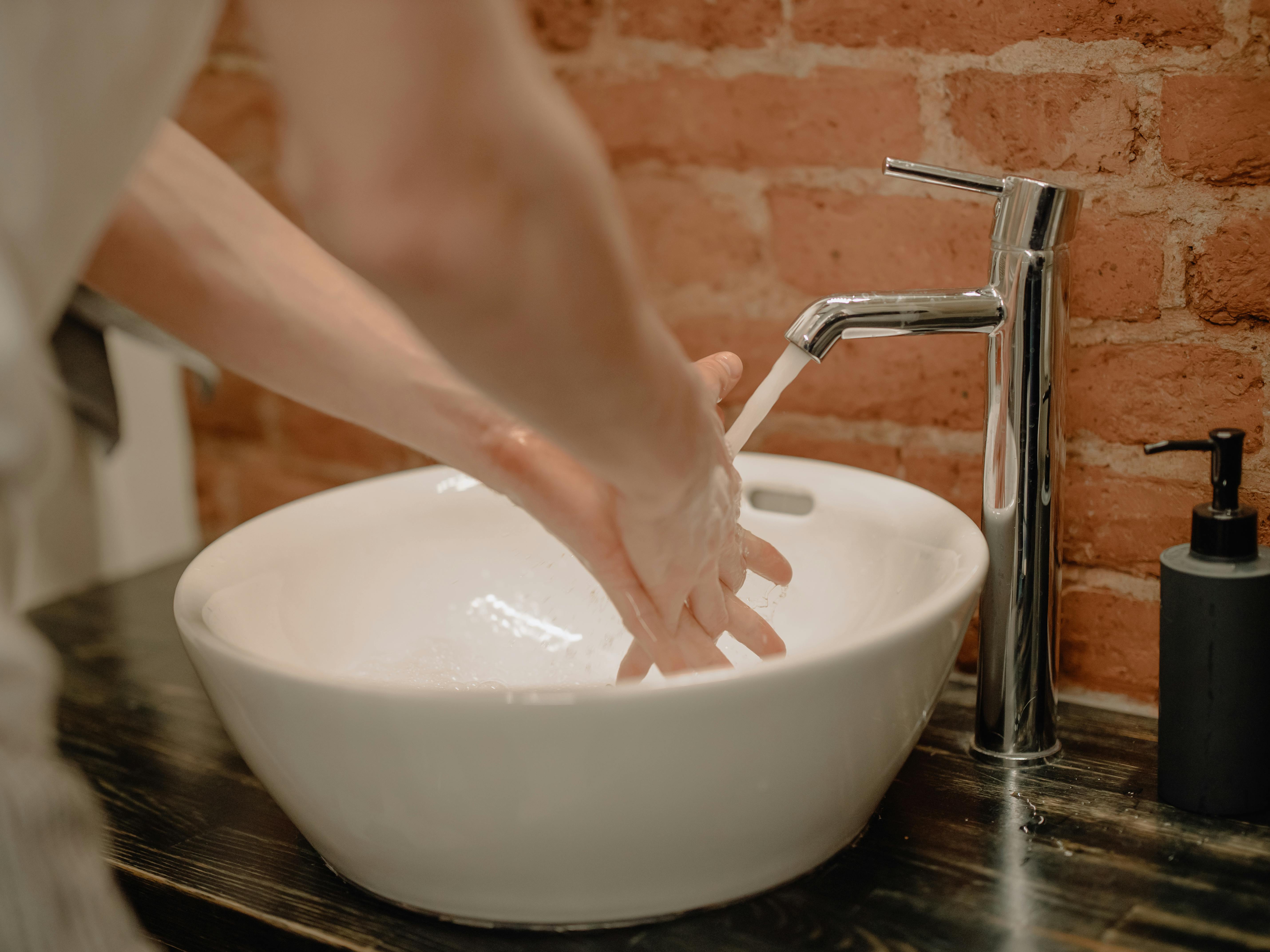 Agua de la llave del baño Subsidio del agua