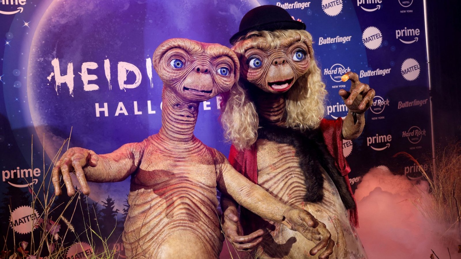 Heidi Klum en Halloween 2024 como E.T., el extraterrestre, junto a Tom Kaulitz