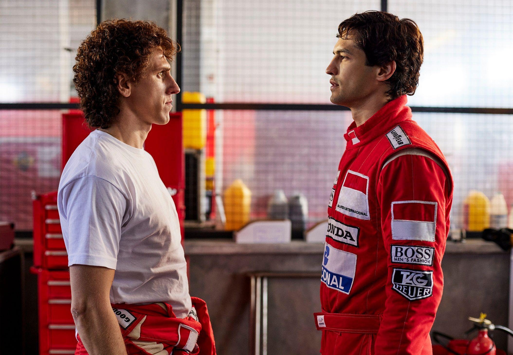 Matt Mella y Gabriel Leone interpretando a Alain Prost y Ayrton Senna.