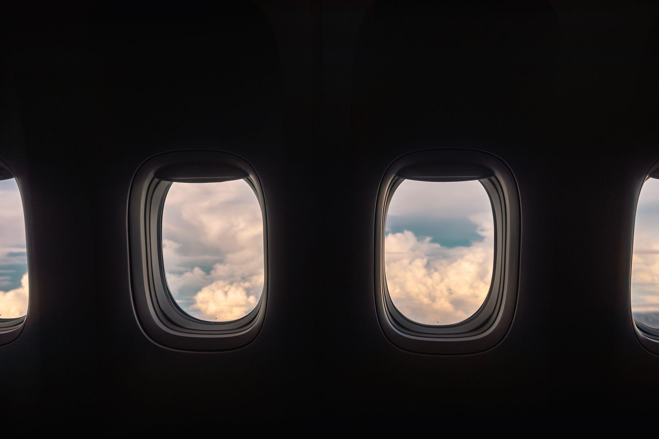 El cielo visto desde las ventanas de un avión. 