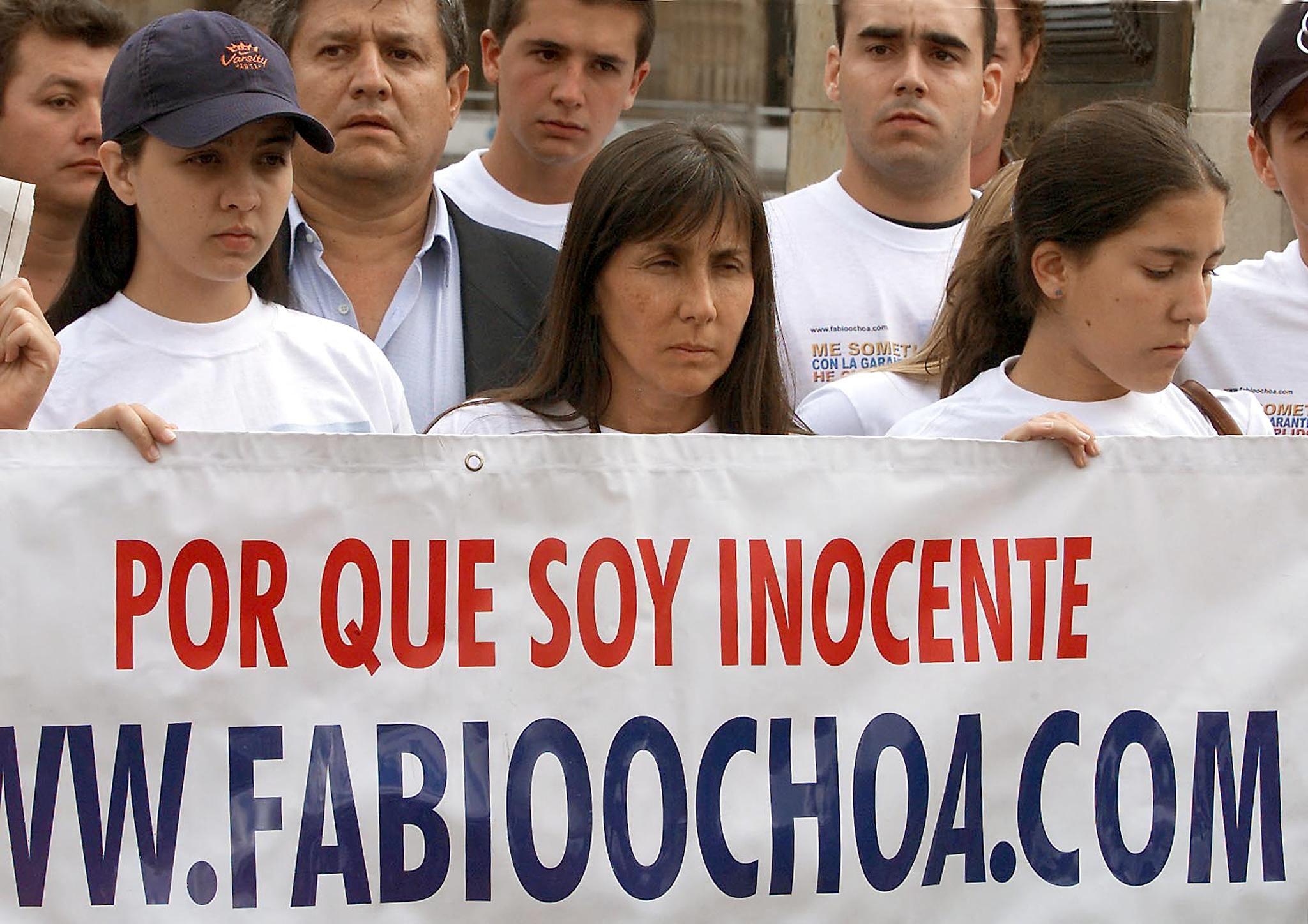 Pancarta en defensa de Fabio Ochoa.