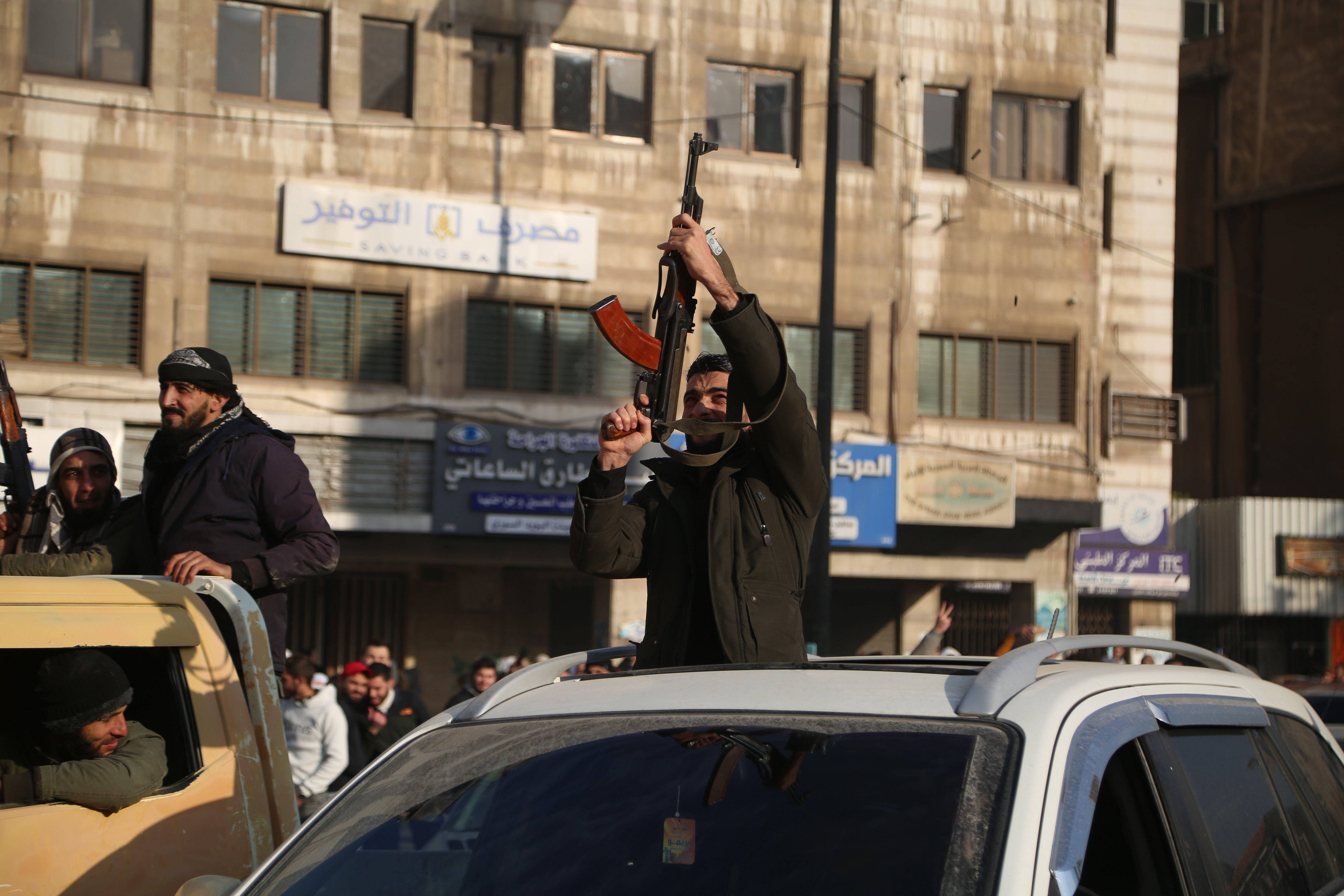 Celebraciones en Homms después del derrocamiento de Al Assad