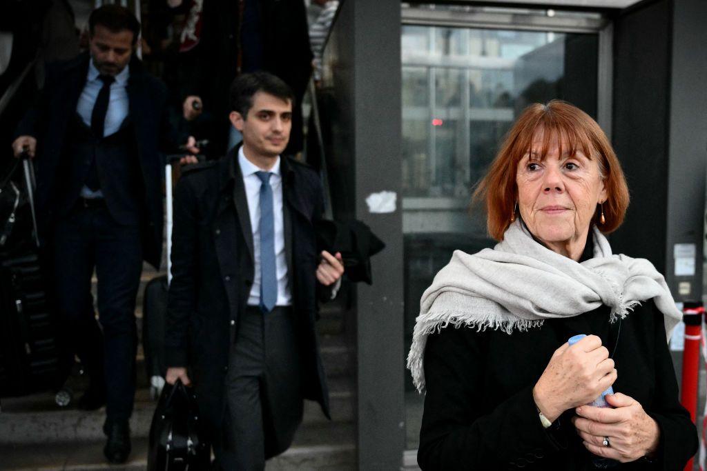 Gisèle Pelicot saliendo del tribunal.