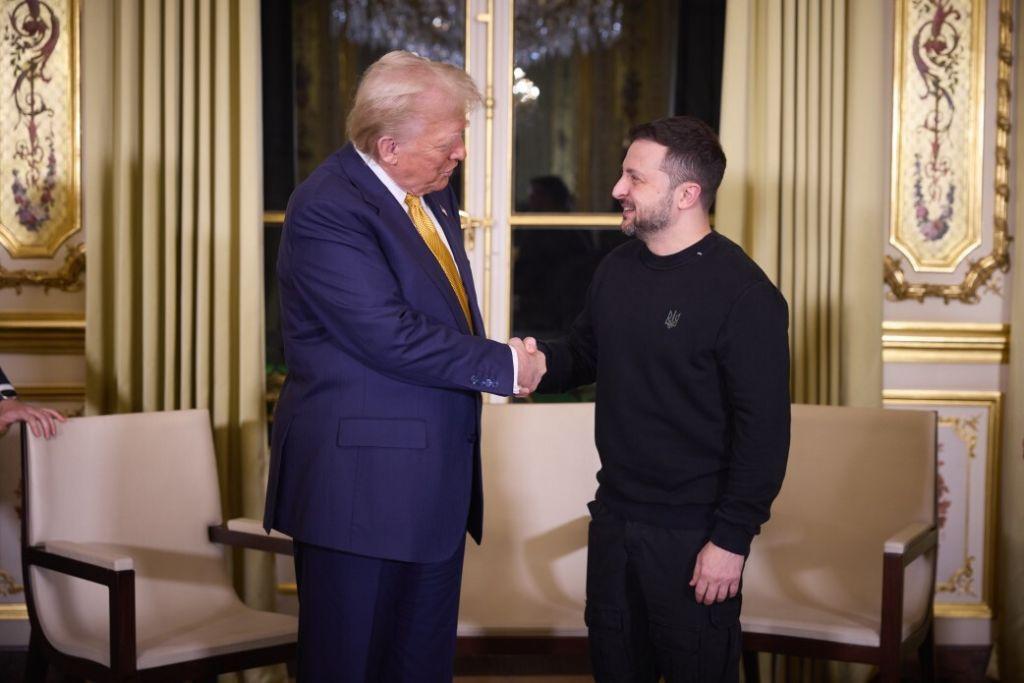 Trump y Zelensky en su encuentro en París el 7 de diciembre de 2024