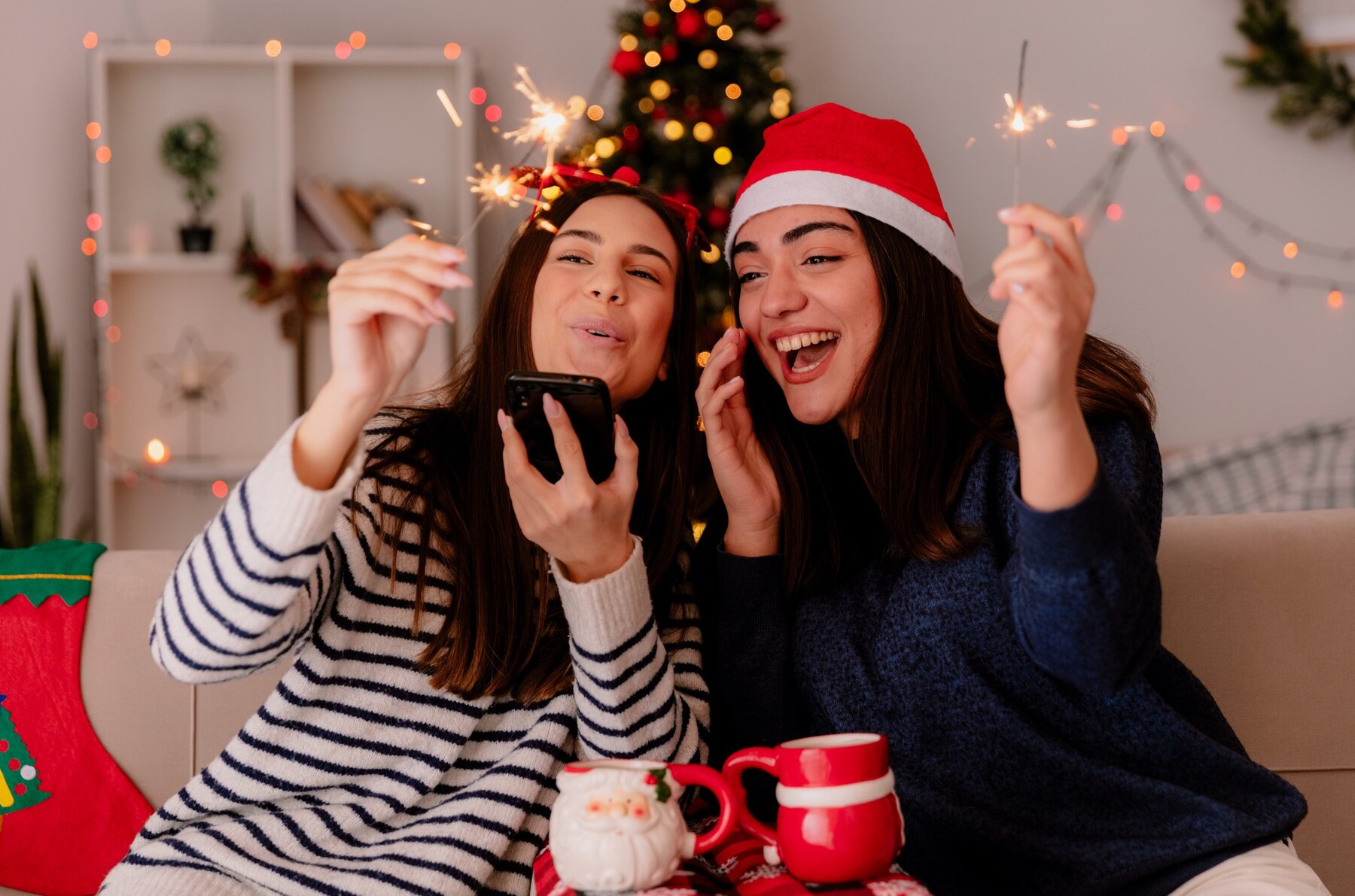 Mujeres celebrando Navidad