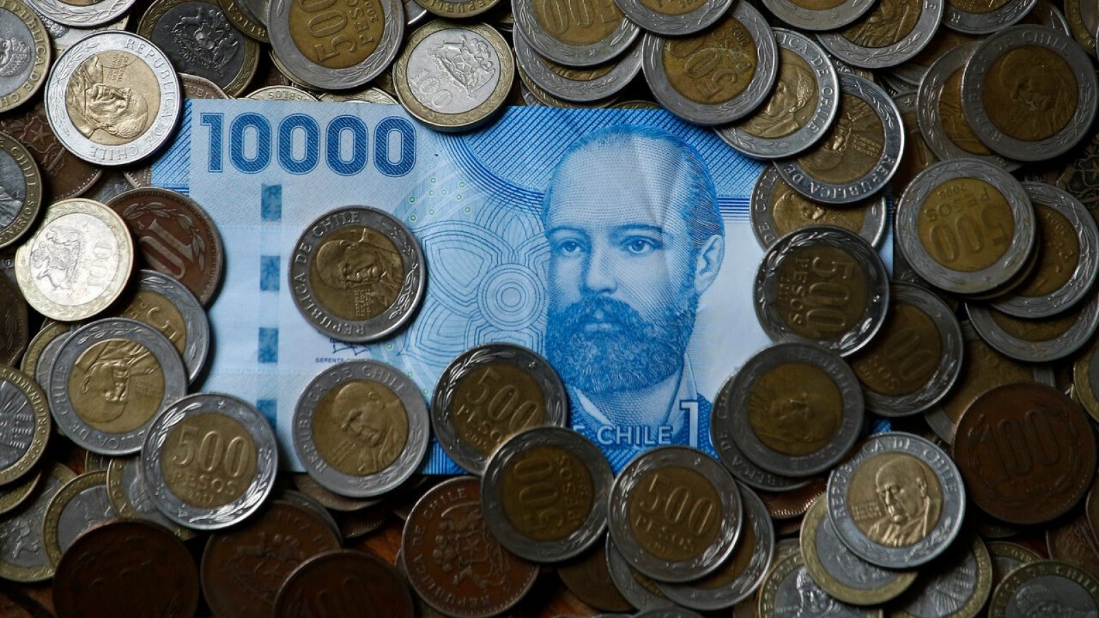 Aumento sueldo mínimo en 2025. Billetes