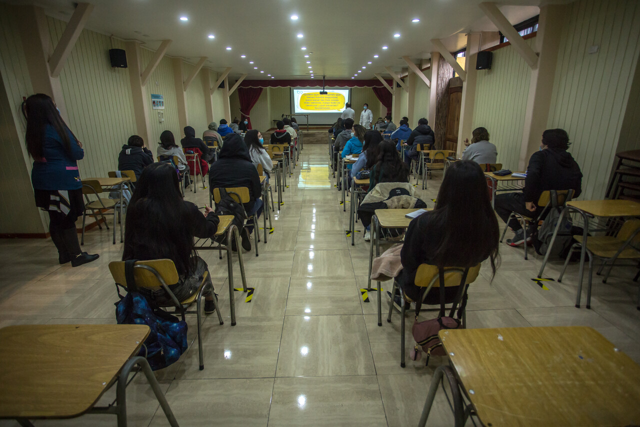 Estudiantes en sala de clases