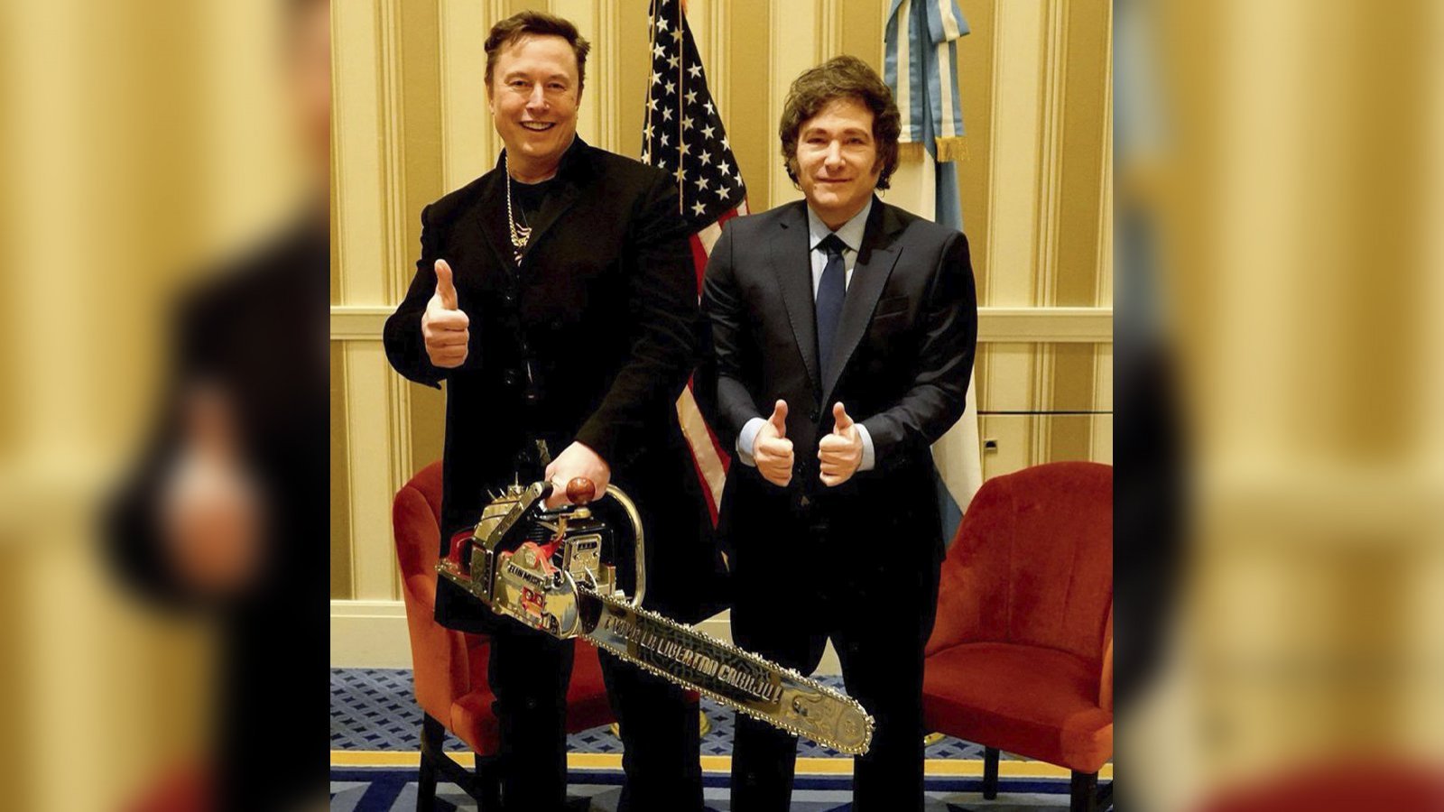 Elon Musk recibe motosierra de Javier Milei