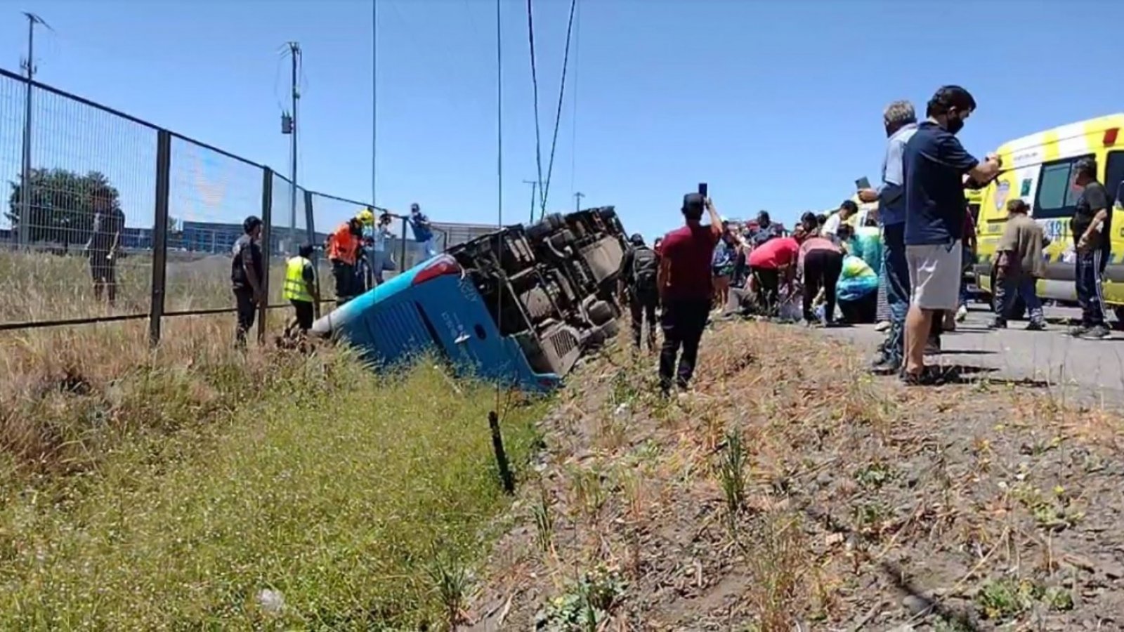 Bus se accidenta en las cercanías de Chillán dejando dos fallecidos y 15 lesionados