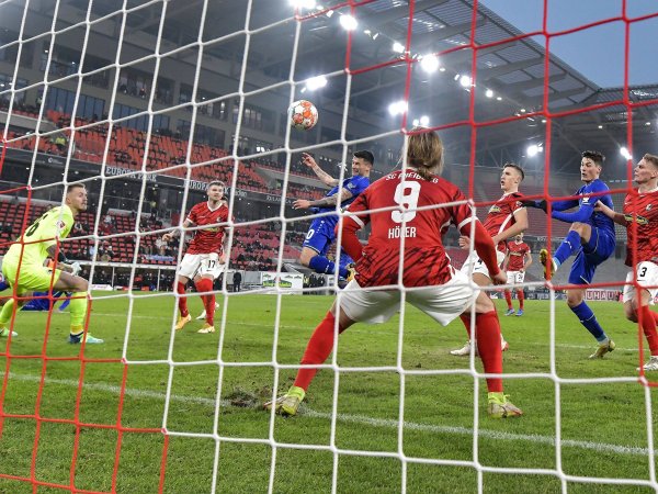 El golazo de Charles Aránguiz que hizo delirar a los hinchas del Bayer Leverkusen