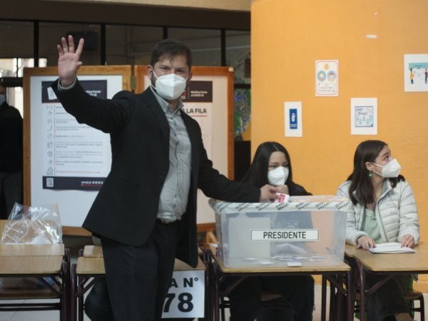 Boric votó en Punta Arenas: 